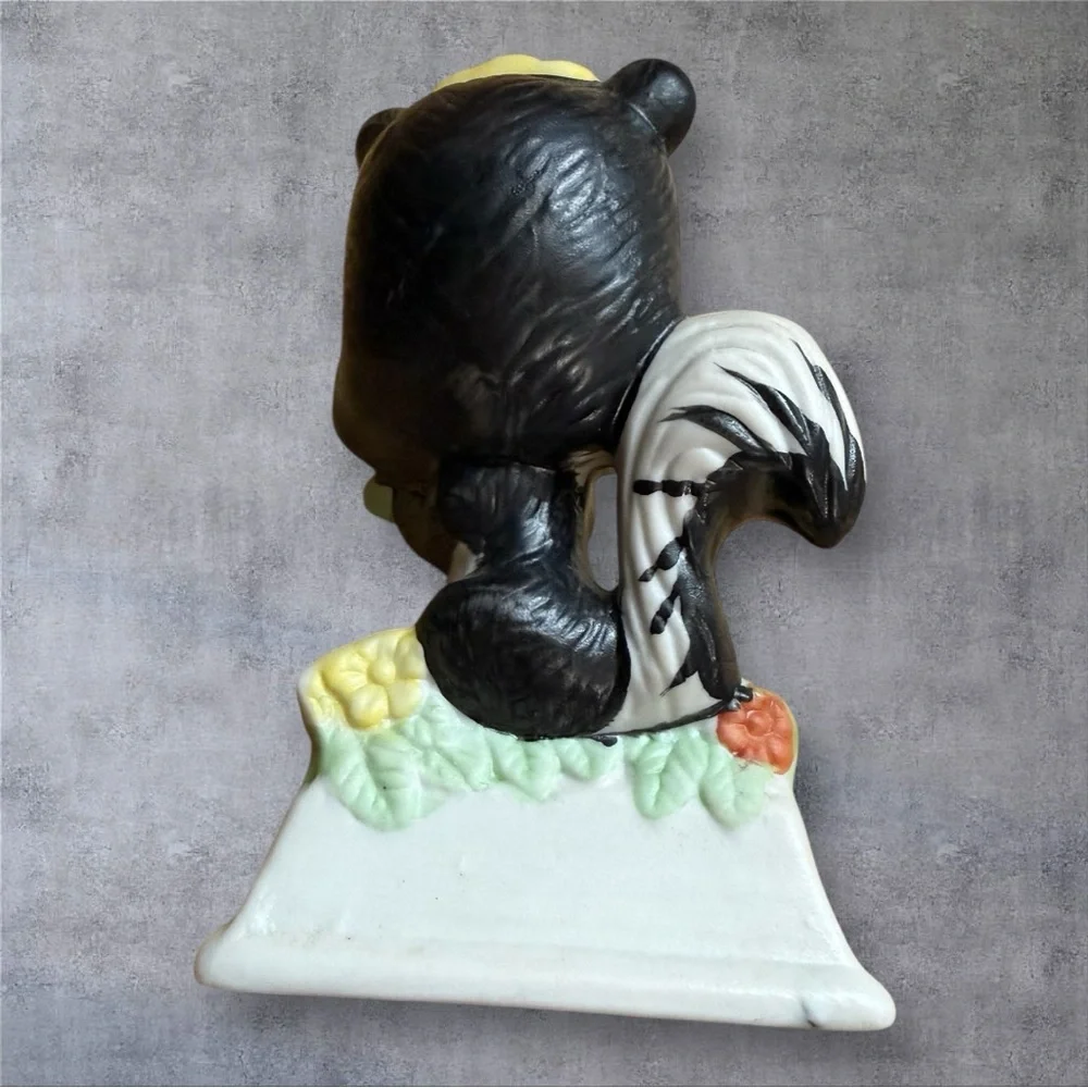 Vintage 1979 Russ Berrie & Co. Ceramic Skunk Figurine (model #818)